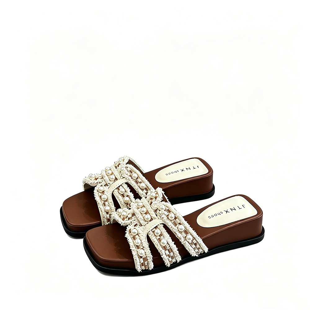 Pearl French-style vacation women, summer outdoor wear, 2026 new model, flat non-slip design, suitable for pairing with skirts, gentle one-strap sandals